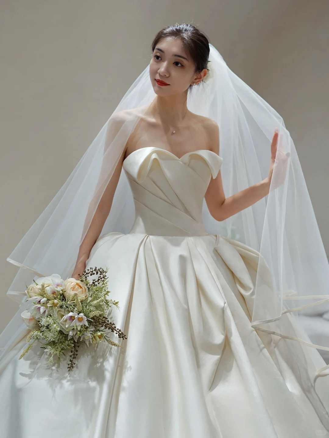 Pretty Ball Gown Strapless Satin Pleated With Veil Long Wedding Dresses