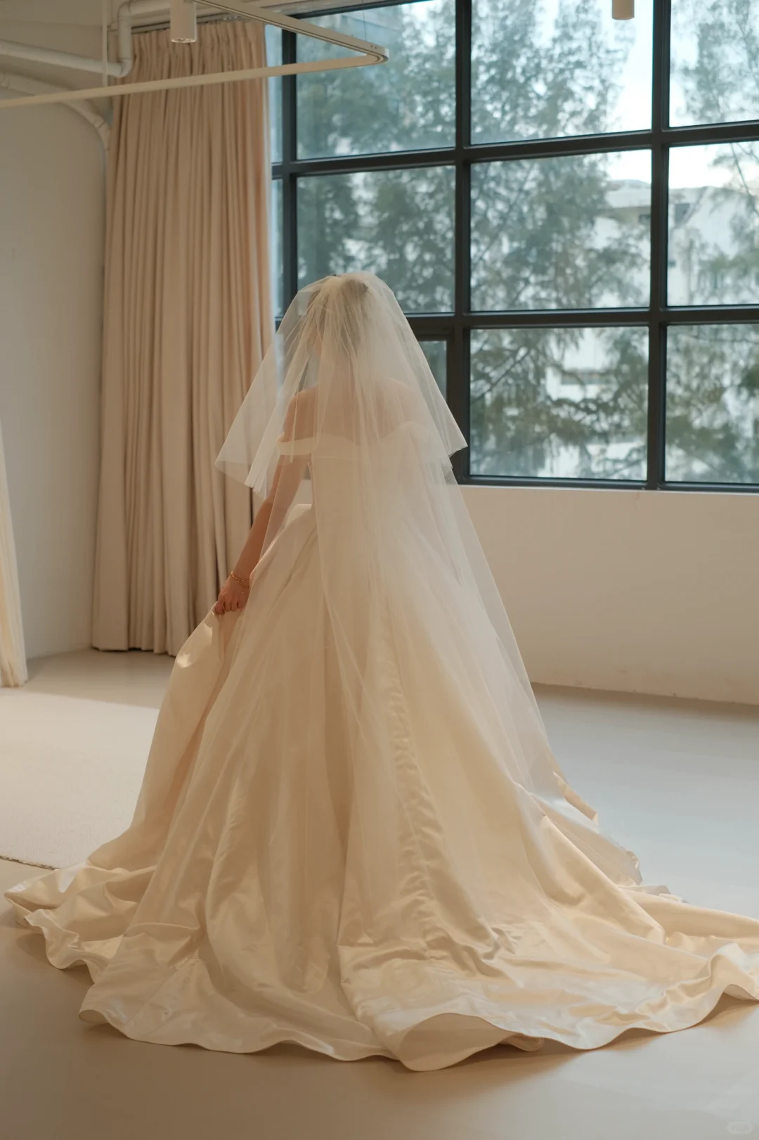 Elegant Ball Gown Strapless Satin Tulle With Veil Long Wedding Dresses