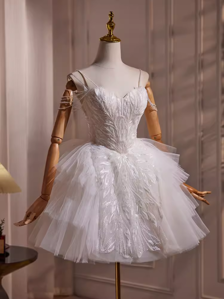 Elegant Ball Gown Spaghetti Straps Tulle Party Dress White Homecoming Dresses