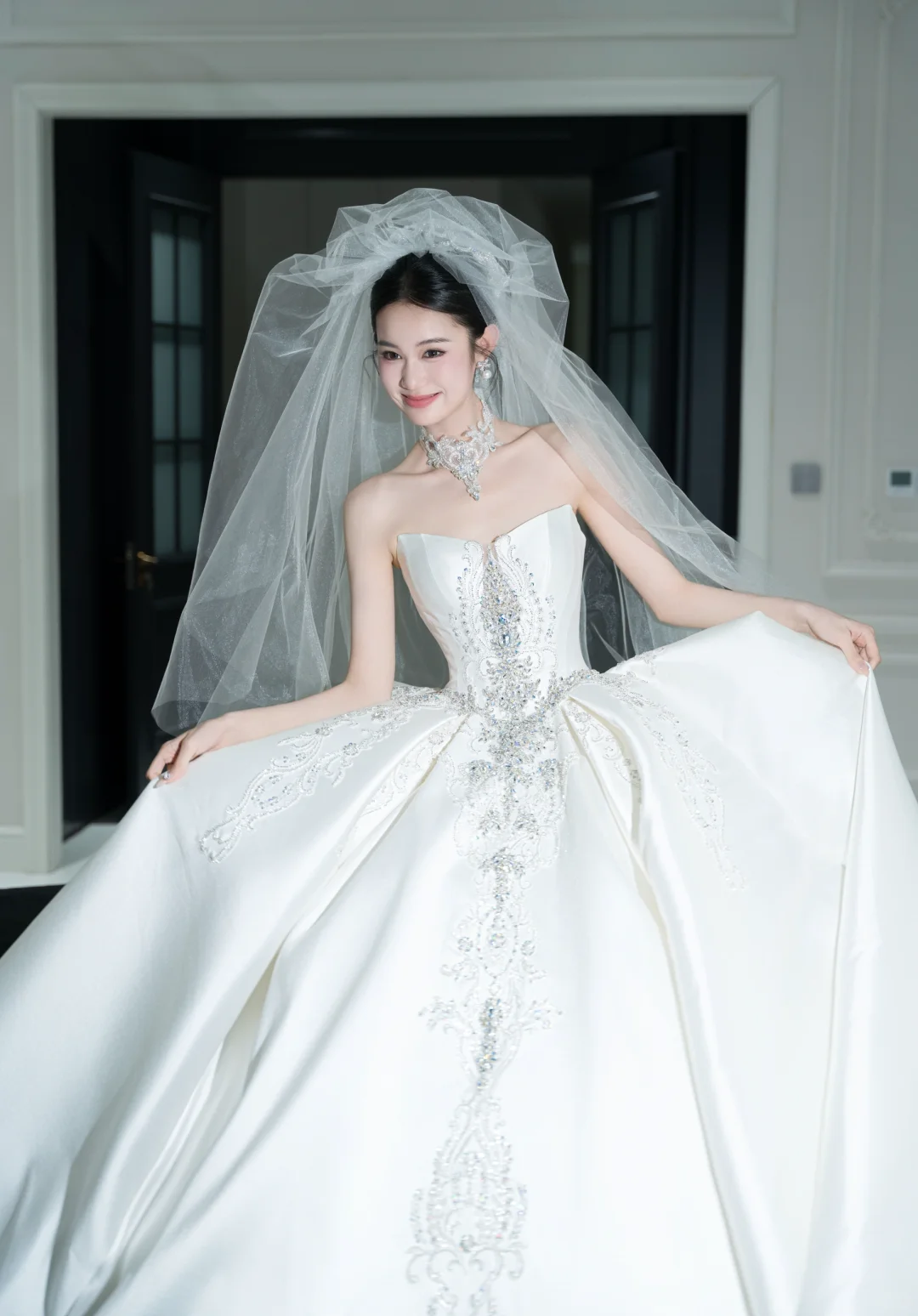 Timeless Ball Gown Strapless Satin Sequin Beaded With Veil Long Wedding Dresses