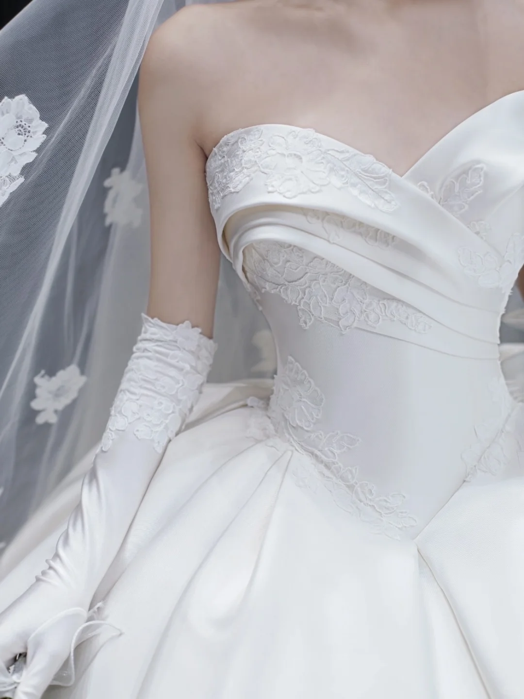 Dreamy Ball Gown Strapless Satin Applique With Gloves Veil Long Wedding Dresses