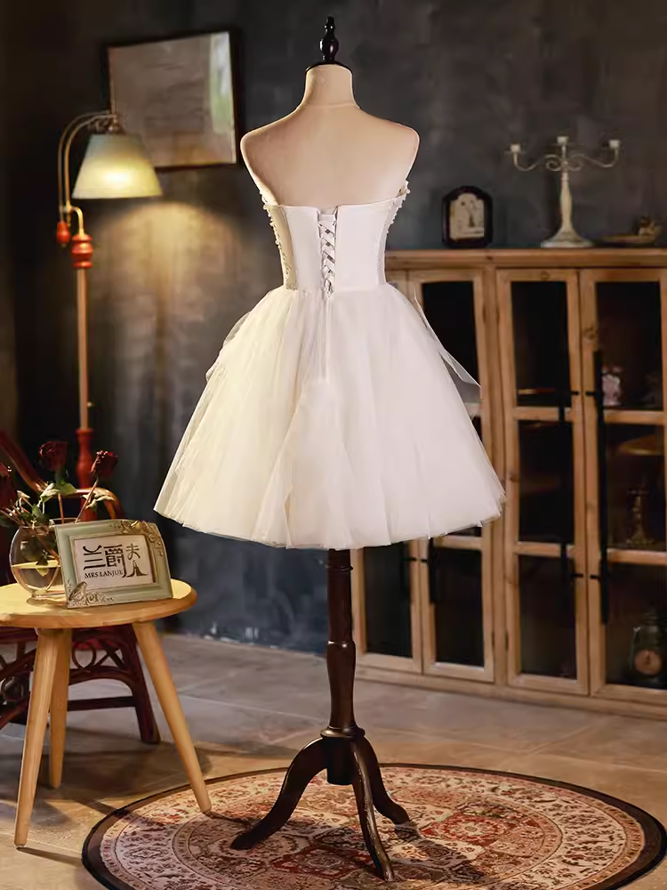 Elegant Ball Gown Straplesss Tulle Party Dress White Homecoming Dresses