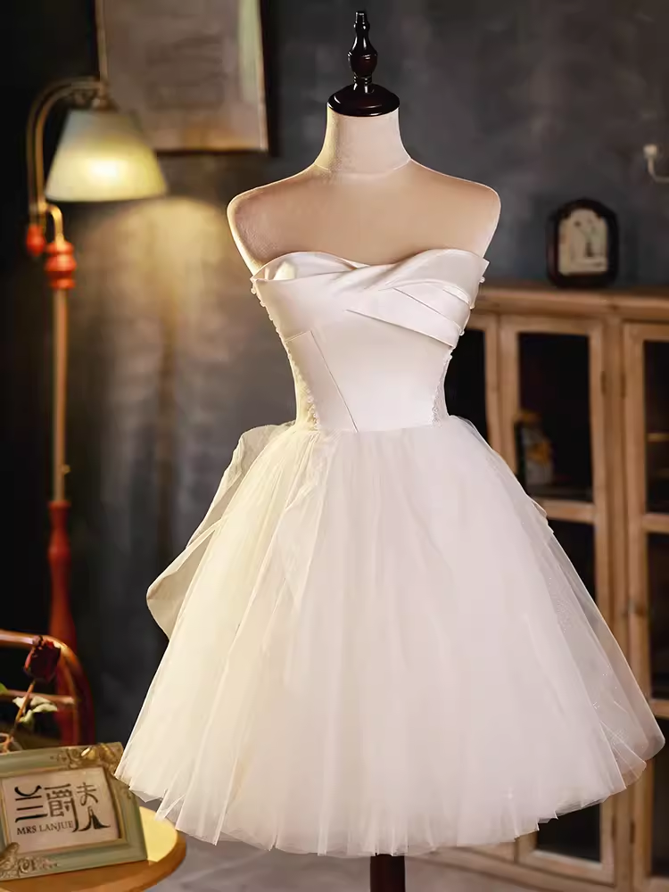 Elegant Ball Gown Straplesss Tulle Party Dress White Homecoming Dresses