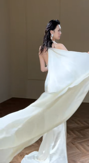 Unique Mermaid Halter Satin Long Wedding Dresses