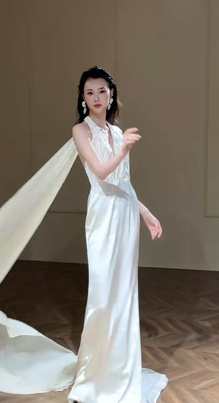Unique Mermaid Halter Satin Long Wedding Dresses