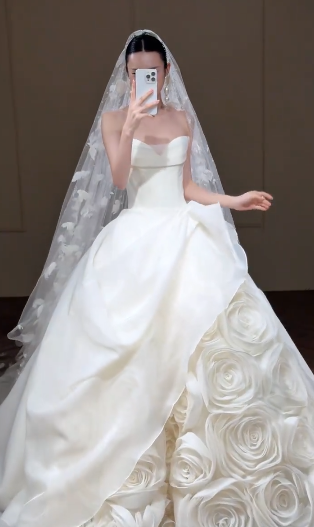 Stunning Ball Gown Sweetheart Chiffon With Veil Long Wedding Dresses