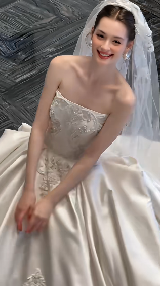 Elegant Ball Gown Strapless Satin Applique With Veil Long Wedding Dresses