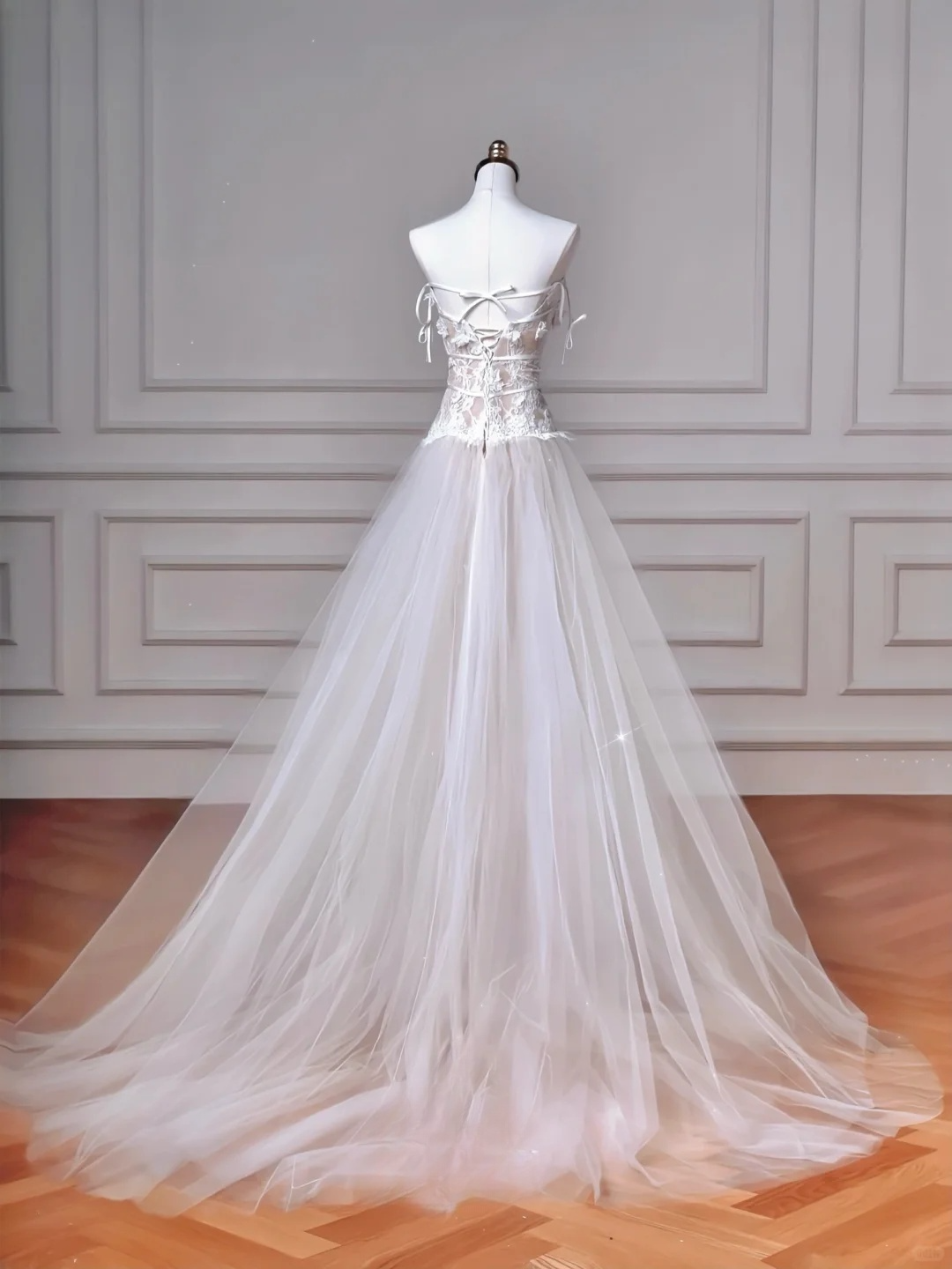 Pretty A Line Spaghetti Straps Tulle Lace Applique Long Wedding Dresses