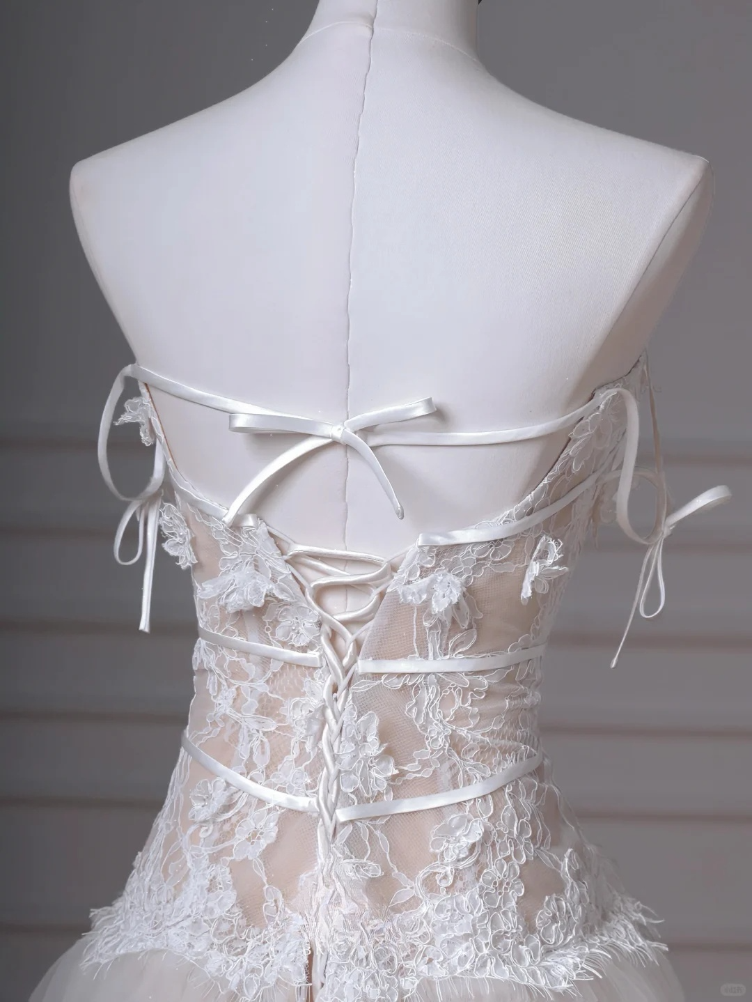 Pretty A Line Spaghetti Straps Tulle Lace Applique Long Wedding Dresses