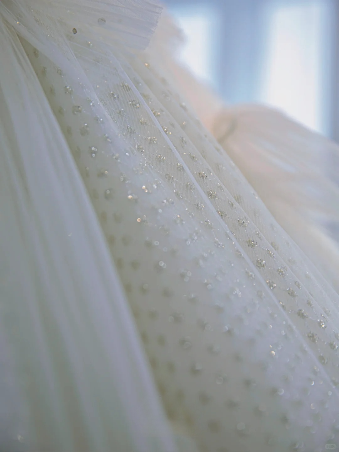 Elegant Ball Gown Strapless Tulle Sequin Long Wedding Dresses