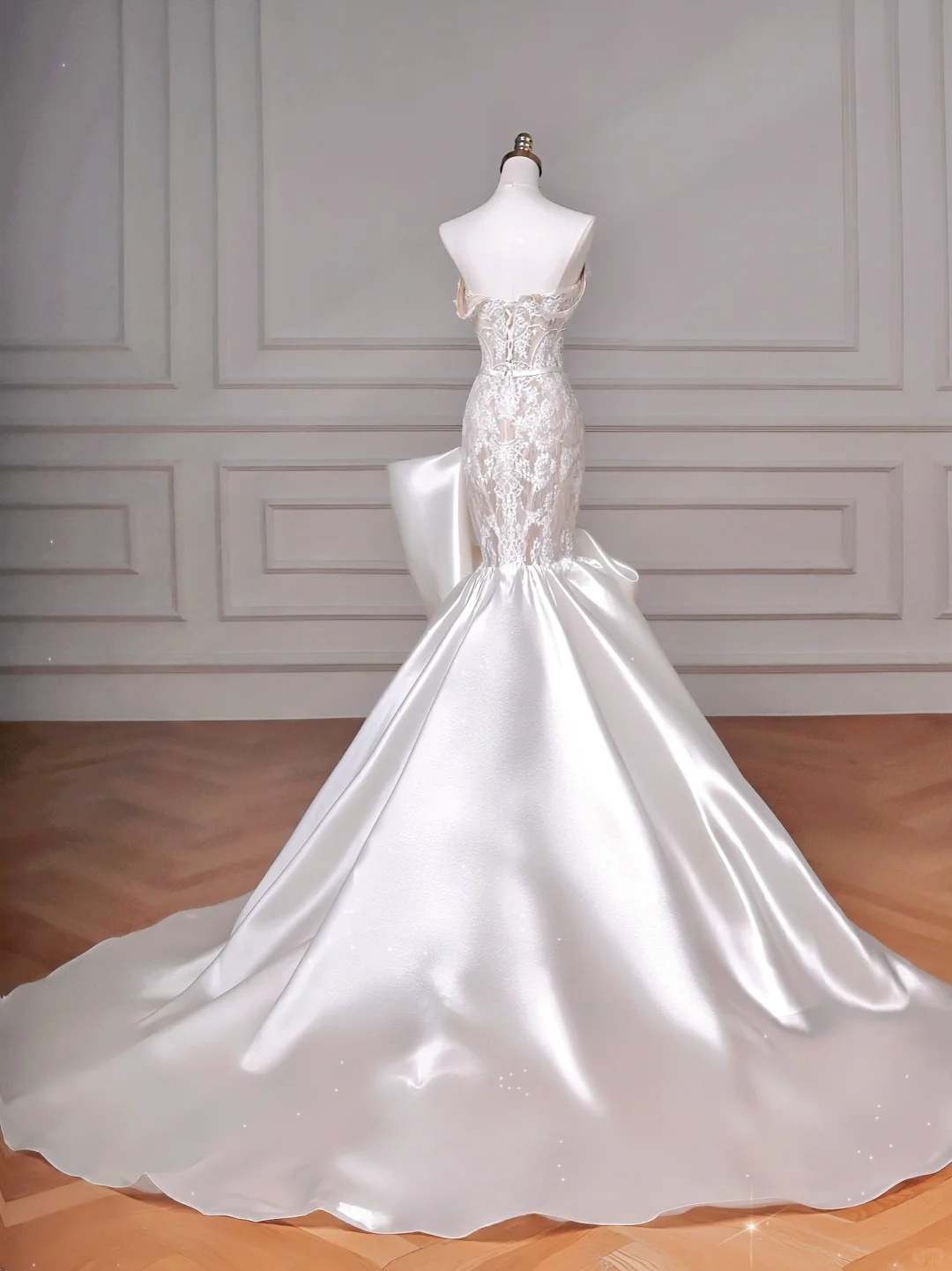 Stunning Mermaid Strapless Satin Lace Long Wedding Dresses
