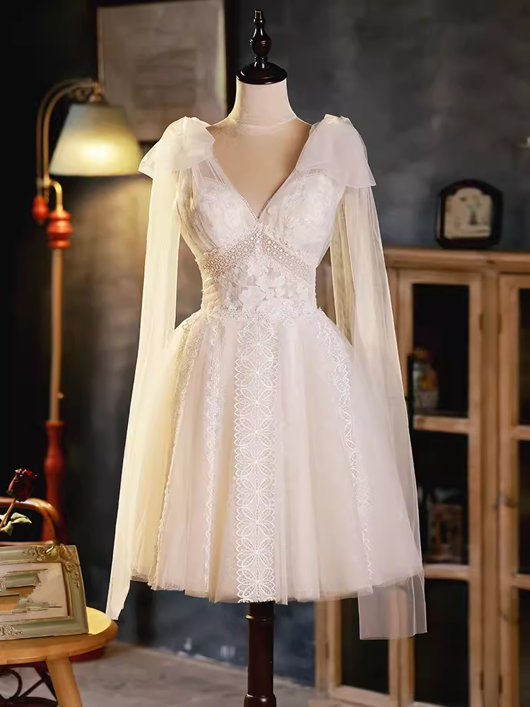 Elegant Ball Gown V Neckline Tulle Party Dress Lace White Homecoming Dresses