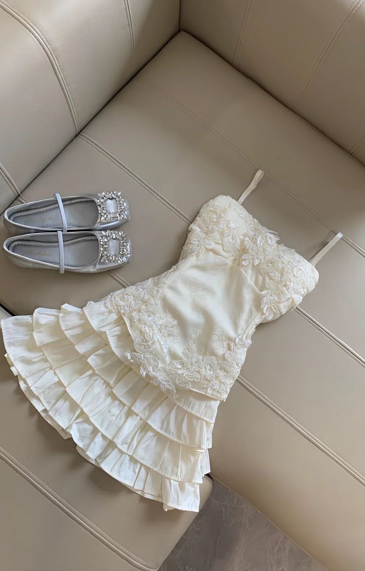Pretty A Line Spaghetti Straps Satin Lace Tiered Short Homecoming Dress 16th Birthday Outfits