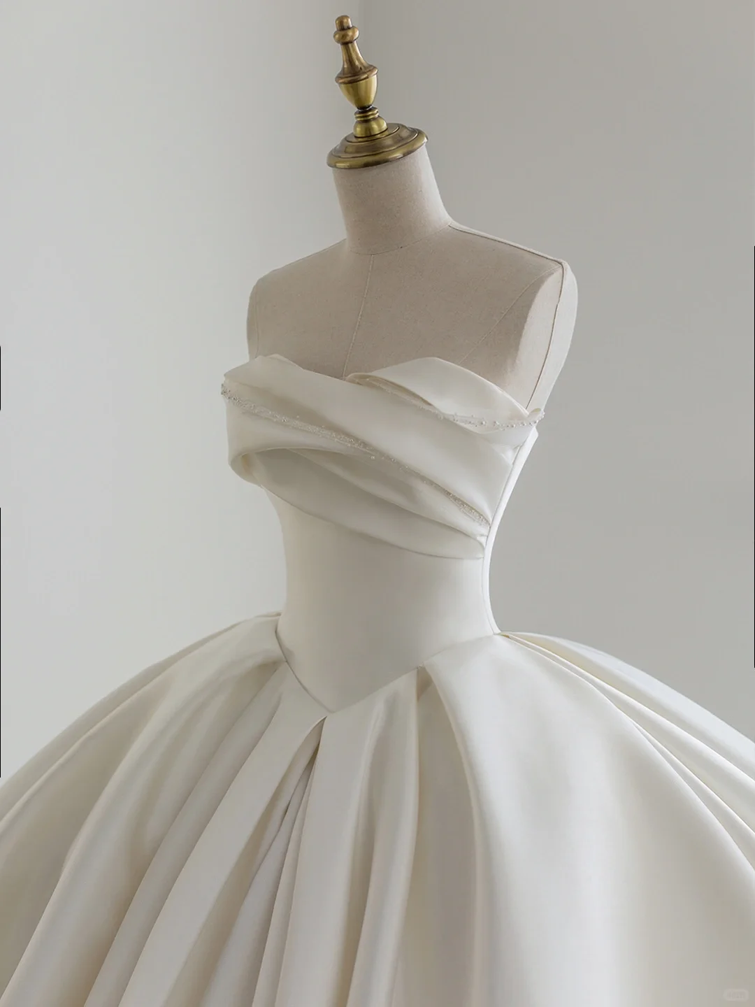 Timeless Ball Gown Strapless Satin Tulle Beads Long Wedding Dresses