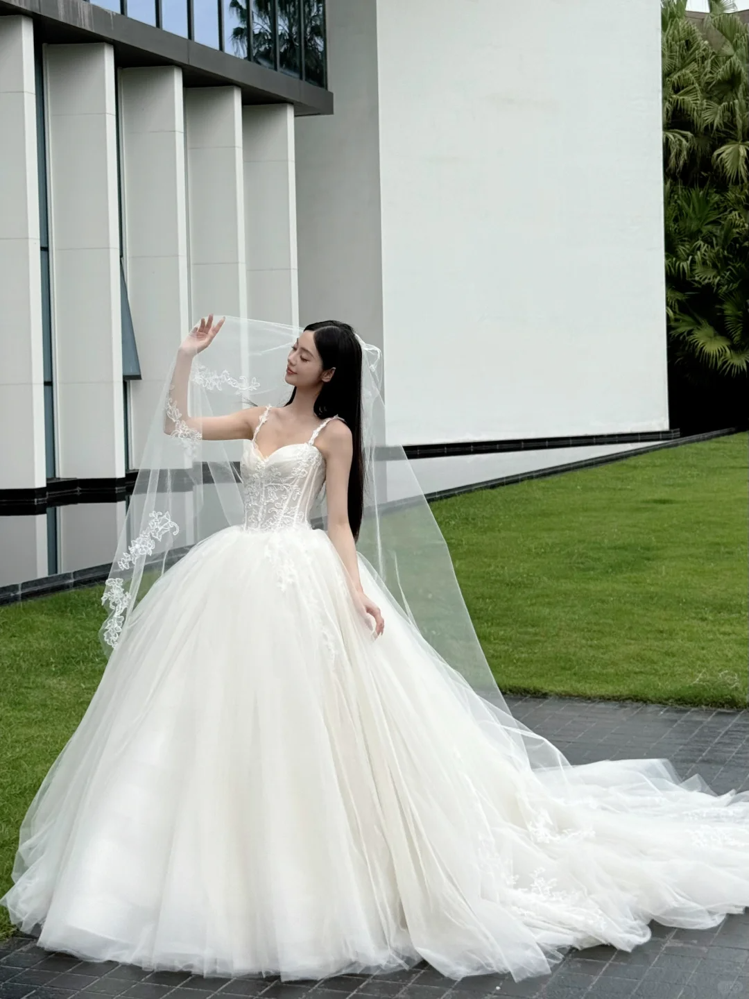 Stunning Ball Gown Spaghetti Straps Tulle Lace With Veil Long Wedding Dresses