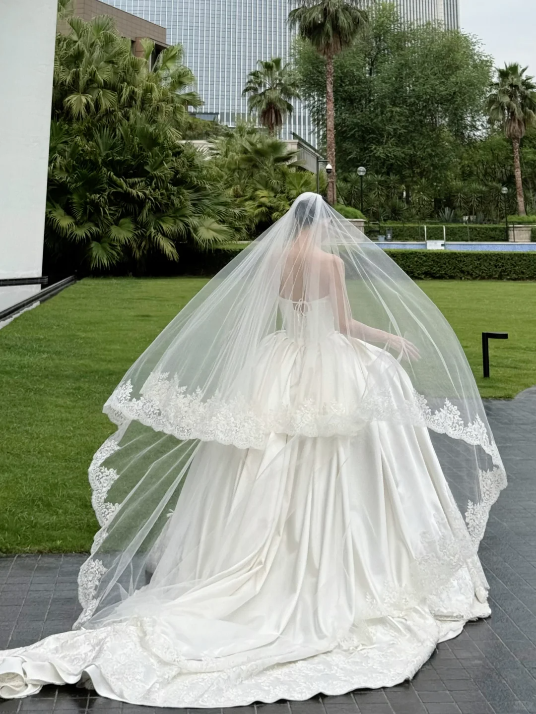 Elegant Ball Gown Strapless Satin Lace With Veil Long Wedding Dresses