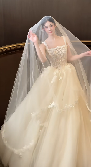 Sweet Ball Gown Square Tulle Lace With Veil Long Wedding Dresses
