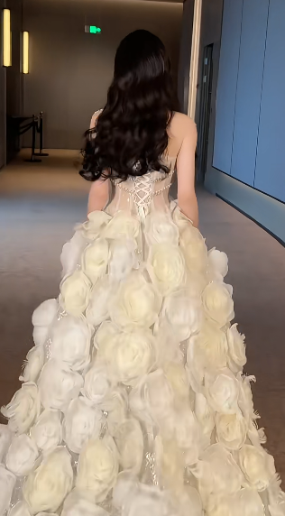 Unique Mermaid Tulle Sequin With Flowers Long Wedding Dresses
