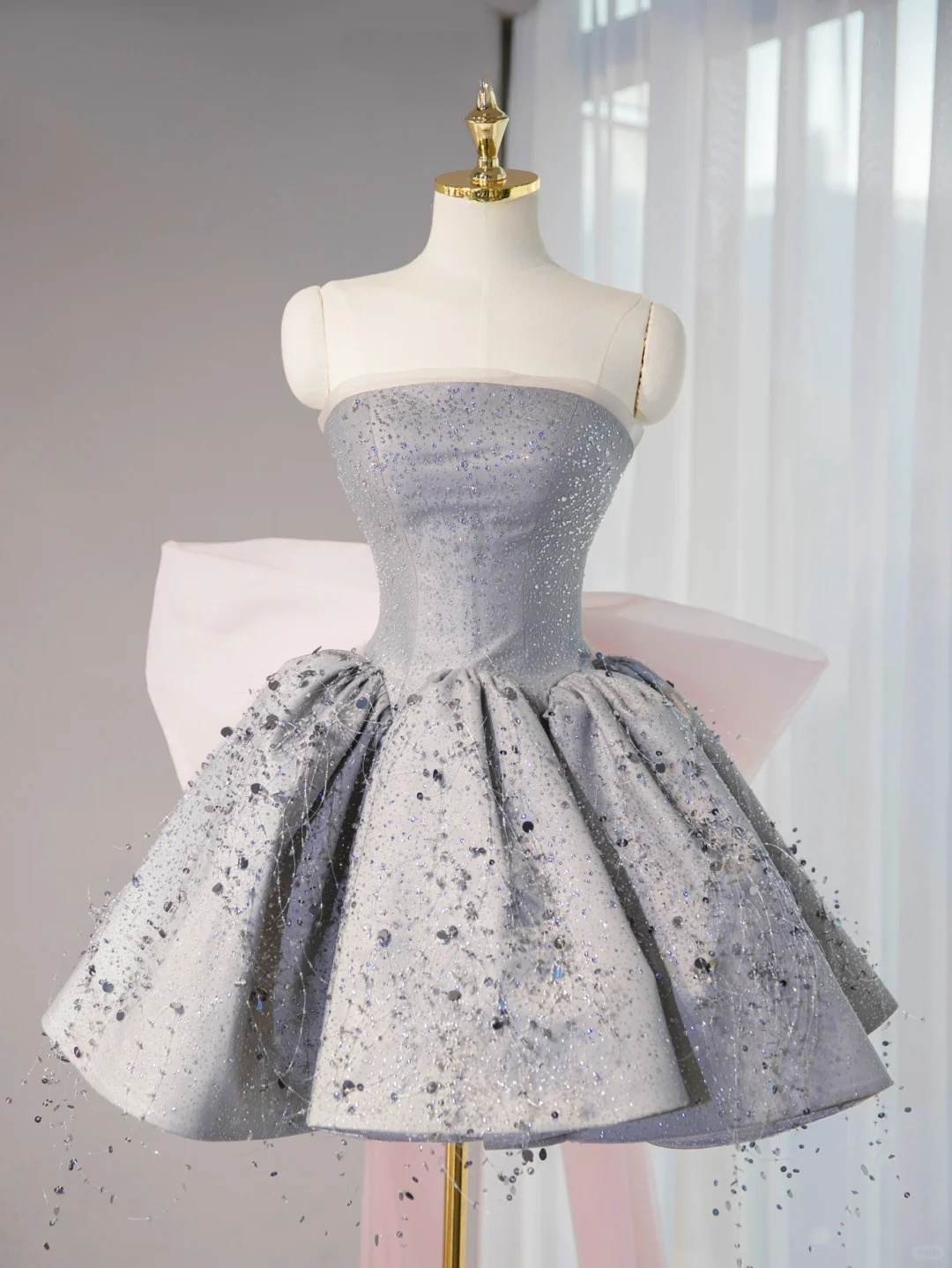 Pretty Gray Ball Gown Strapless Satin Sequin Back With Bow Short Homecoming Dress 16th Birthday Outfits