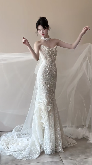 Stunning Mermaid Strapless Tulle Lace Beads With Veil Long Wedding Dresses