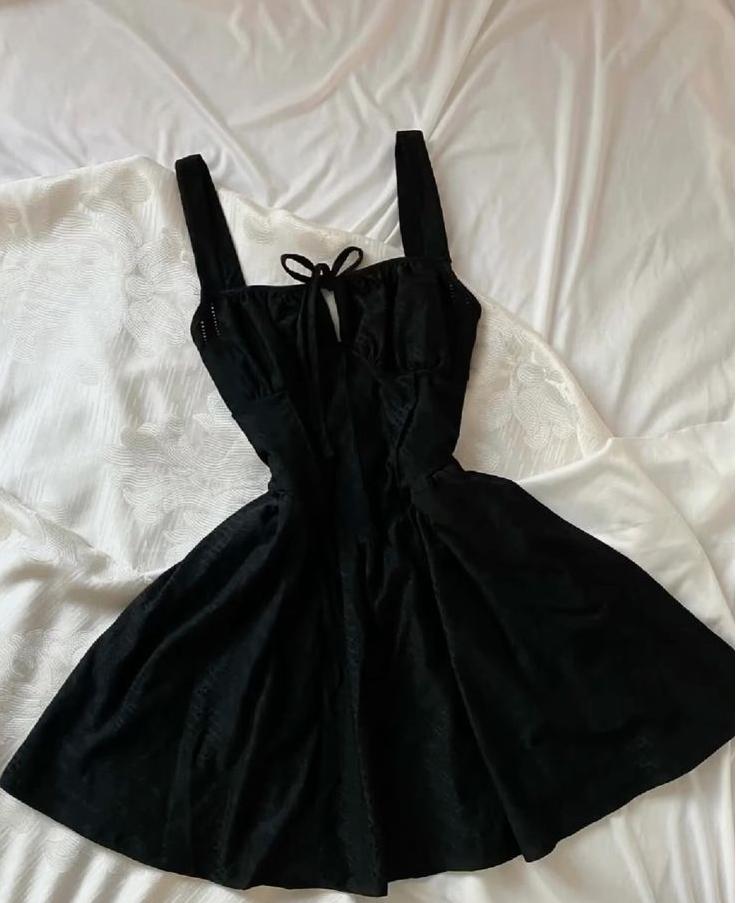 Elegant Black A Line Spaghetti Straps Satin Short Homecoming Dress 17th Birthday Outfits