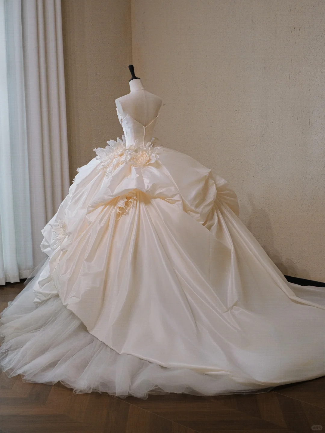 Timeless Ball Gown Strapless Satin Tulle Long Wedding Dresses
