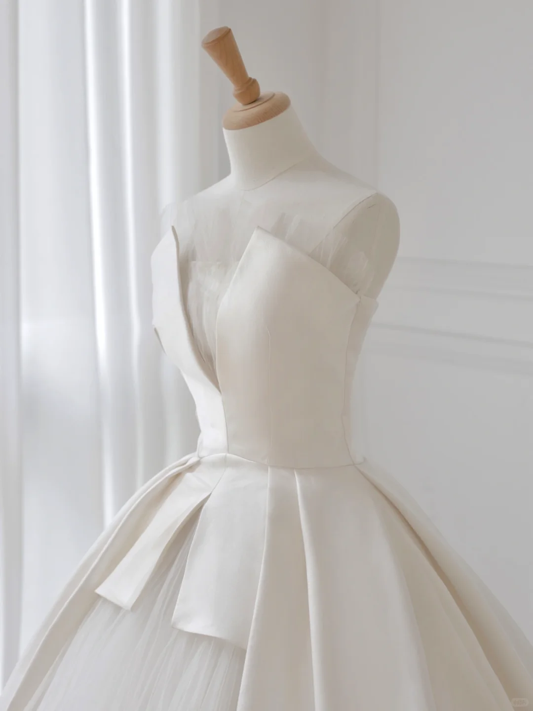 Classy Ball Gown Strapless Satin Tulle Long Wedding Dresses