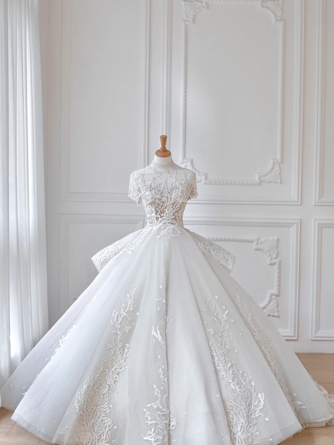 Dreamy Ball Gown Tulle Applique Beads Long Wedding Dresses