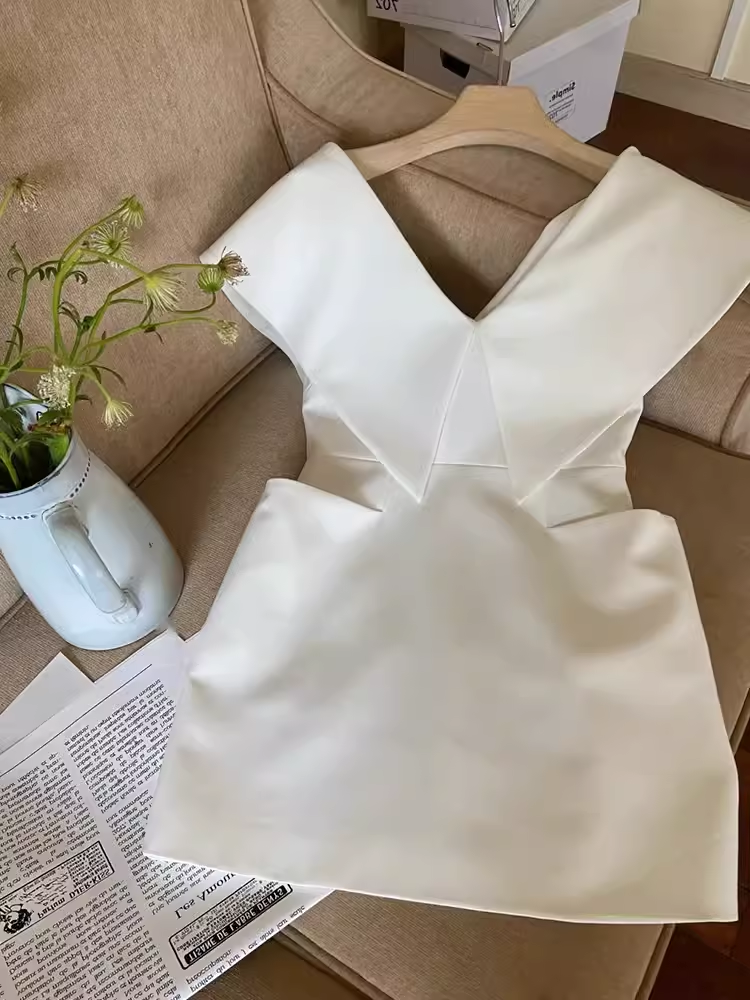 Simple A Line V neckline Birthday Outfits White Homecoming Dresses