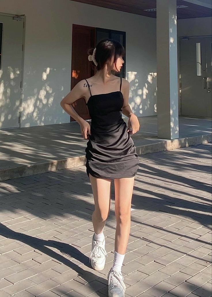 Elegant Mermaid Spaghetti Straps Black Satin Pleated Short Homecoming Dress 19th Birthday Outfits