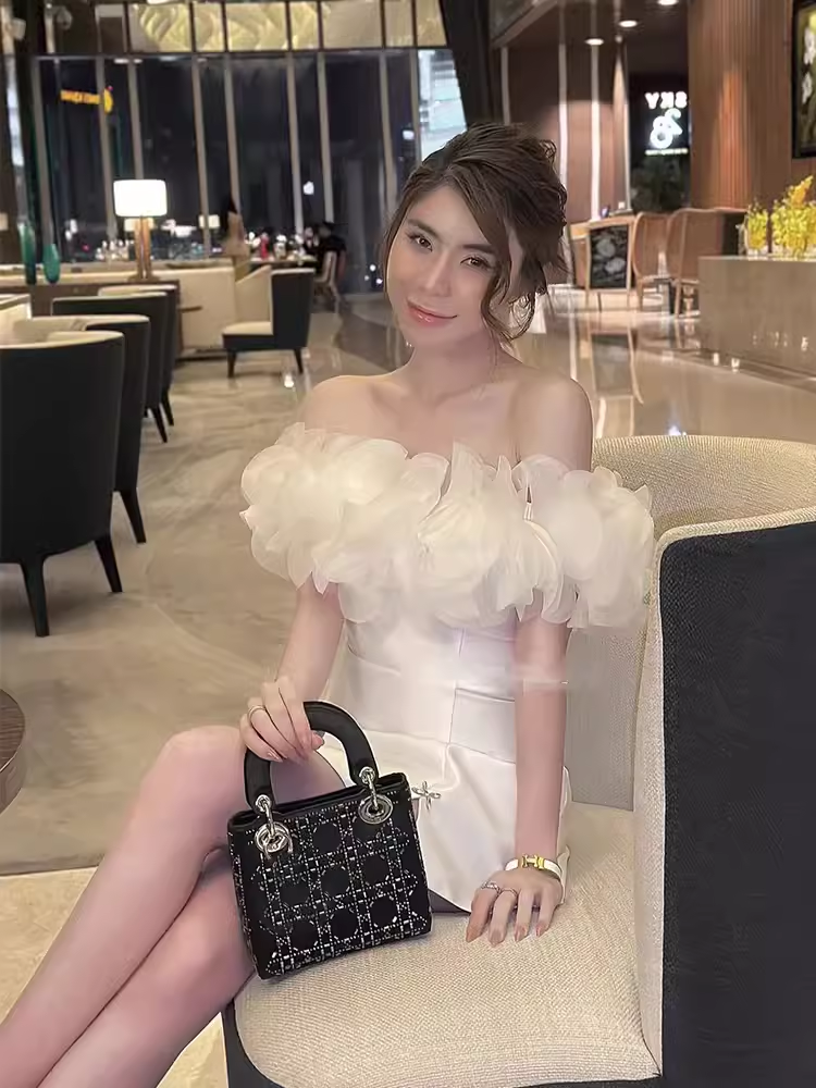 Sexy A line Strapless White Short Homecoming Dress 19th Birthday Outfits