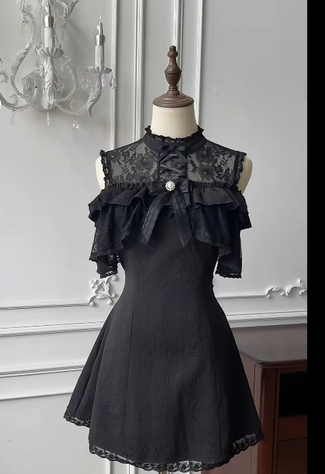 Chic Black A Line Satin Lace Short Homecoming Dress 18th Birthday Outfits