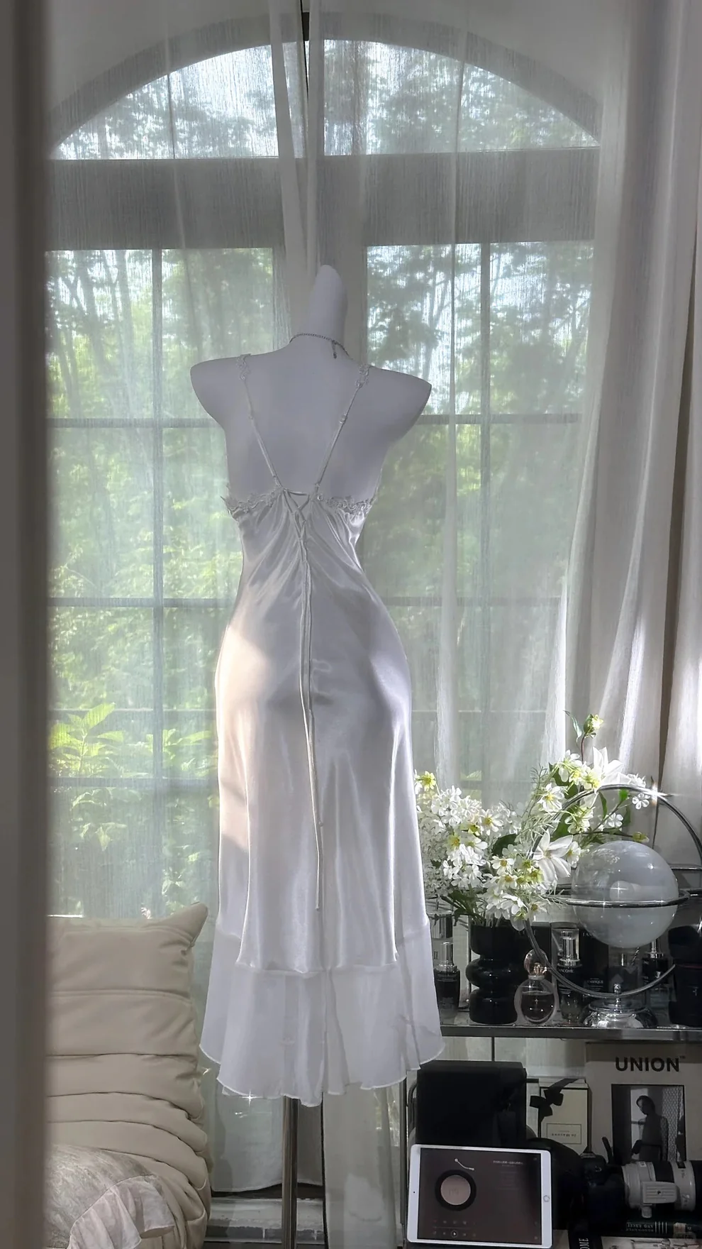 Charming Mermaid White Spaghetti Straps Satin Beads Tea Length Homecoming Dress 21th Birthday Outfits