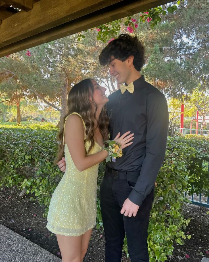 Shiny A Line Spaghetti Straps Pastel Yellow Sequin Short Homecoming Dress 18th Birthday Outfits