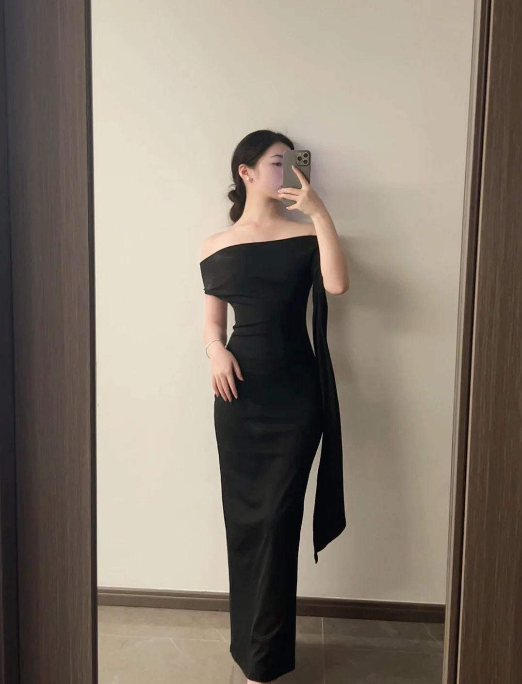 Charming Mermaid Off The Shoulder Black Satin Long Prom Dress, Evening Dress