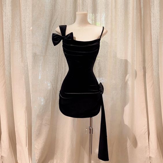 Chic Sheath Short Black Velvet Homecoming Dress 18th Birthday Outfits