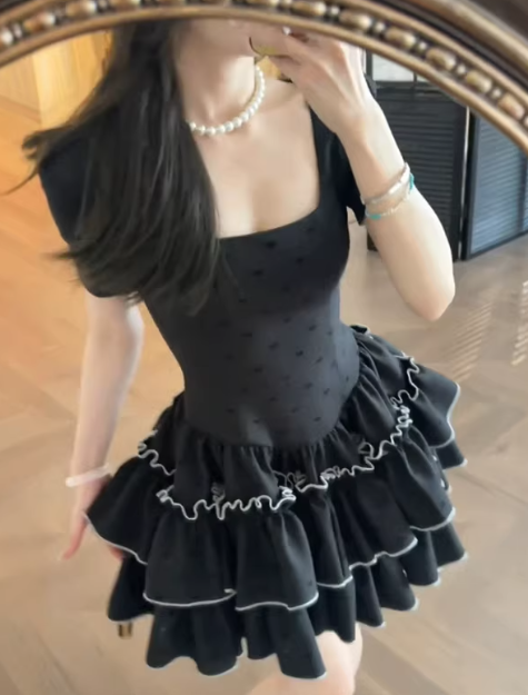 French Hepburn style black square neck new design puffy short dress