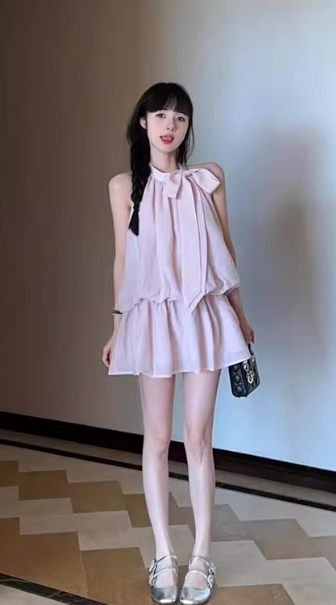 A petite mini skirt with a gentle, French-style slimming short dress