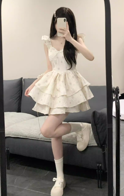 A chic princess-style short dress with flutter sleeves for summer short dress