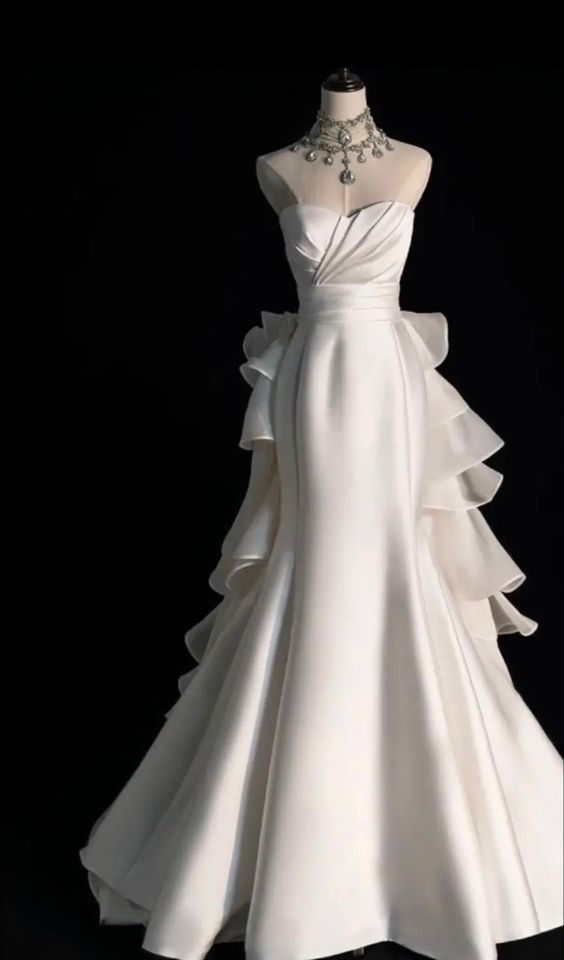 Vintage White Mermaid Strapless Satin Wedding Dresses