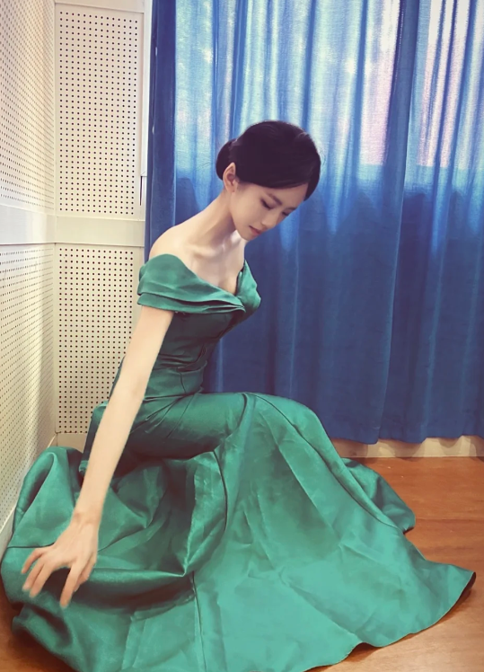 Elegant Mermaid Off The Shoulder Green Satin Long Prom Dress, Evening Dress