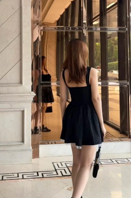 Pretty A Line Square Black Satin Short Homecoming Dress 16th Birthday Outfits
