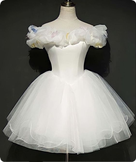 Simple Ball Gown Off The Shoulder Short Birthday Outfits White Homecoming Dress