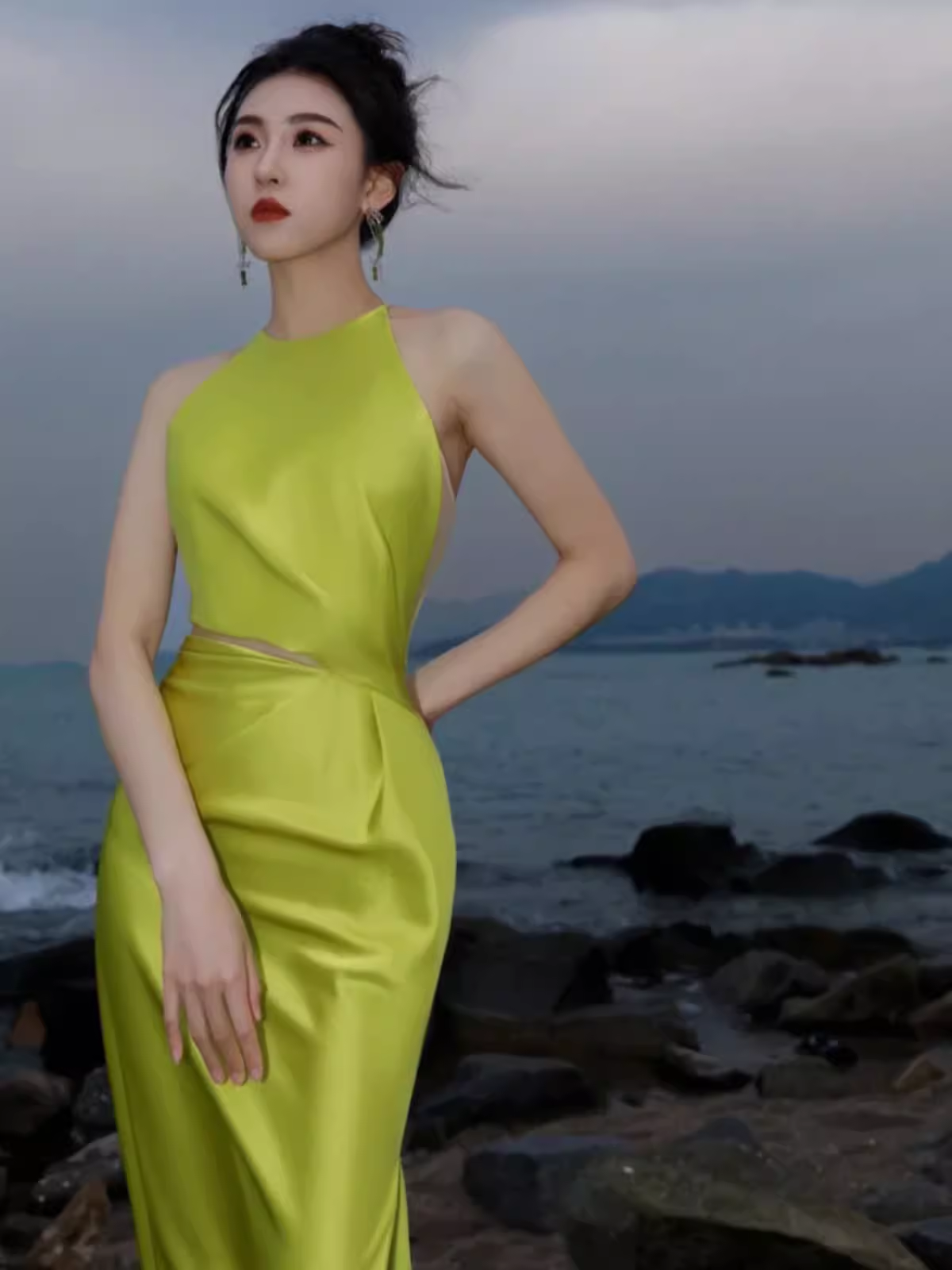 Sexy Mermaid Halter Bud Green Silk Satin Long Prom Dress