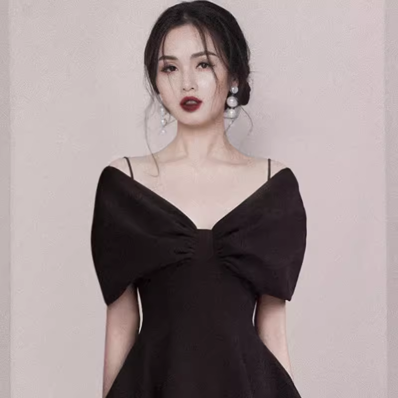 Sexy A line Spaghetti Straps Black Satin Birthday Outfit Homecoming Dresses