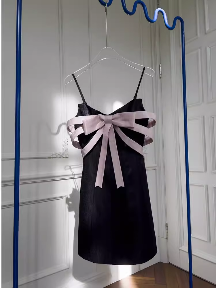 Unique A line Straps Satin Black Homecoming Dress 18th Birthday Outfits