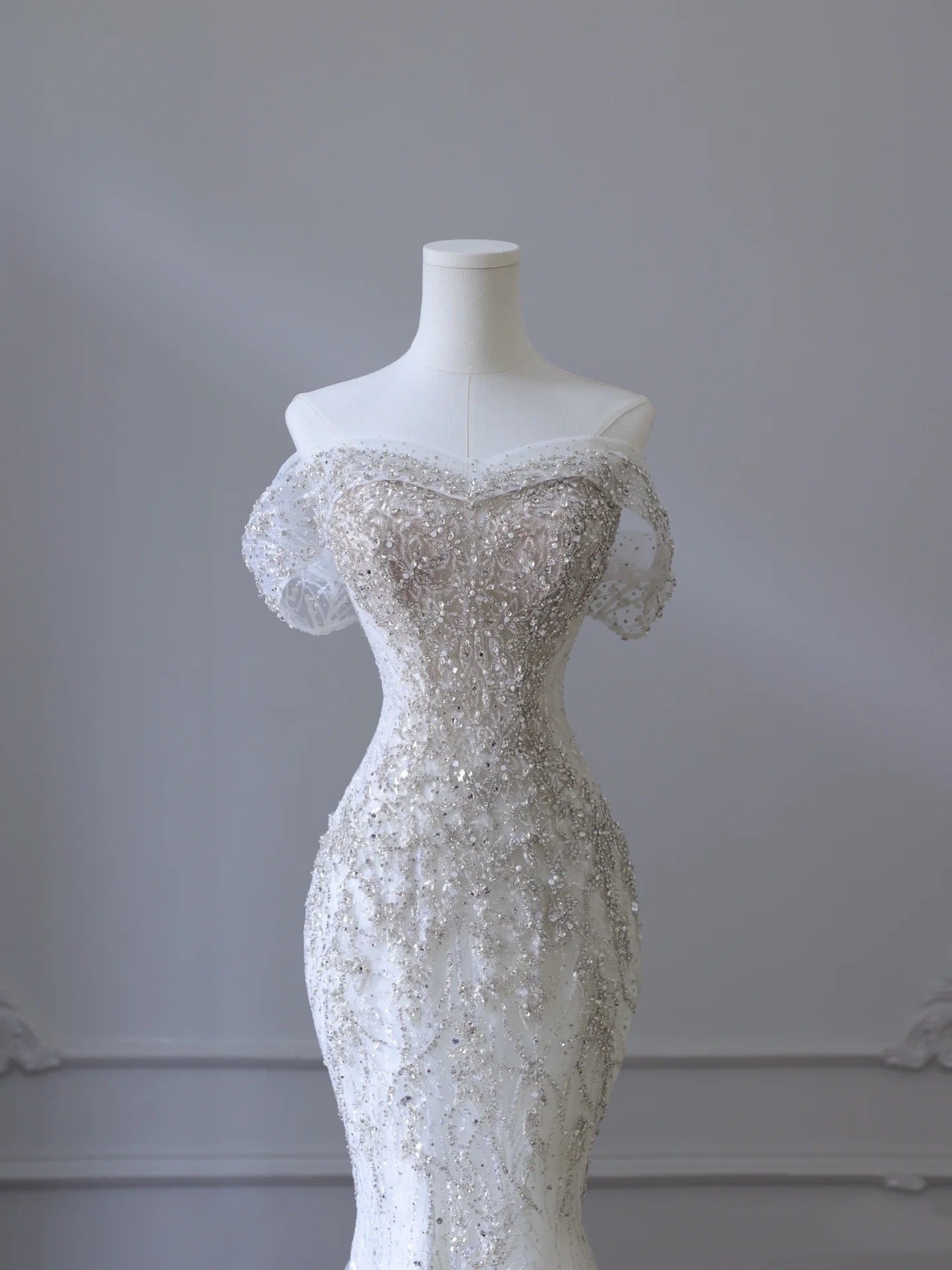 Elegant Mermaid Off The Shoulder White Long Tulle Wedding Dresses With Beads