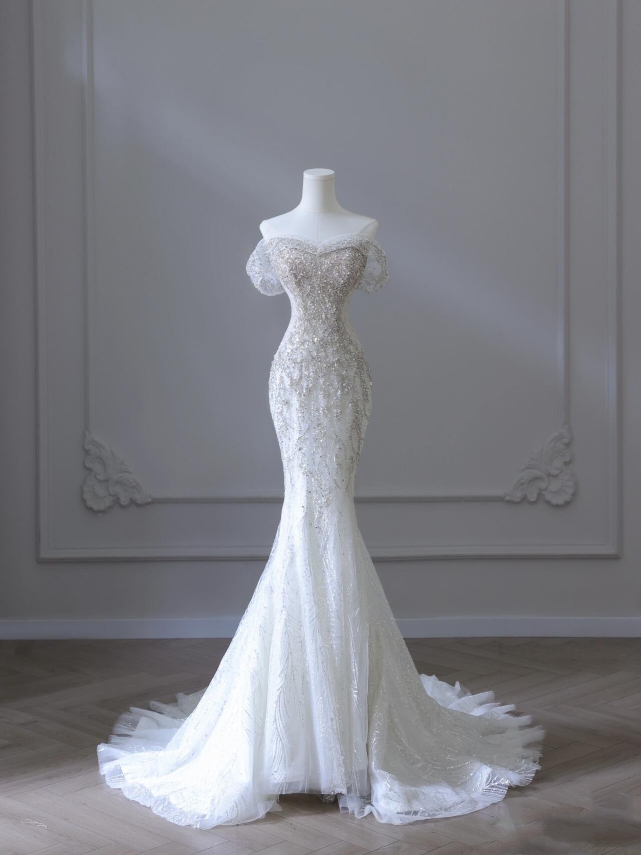 Elegant Mermaid Off The Shoulder White Long Tulle Wedding Dresses With Beads