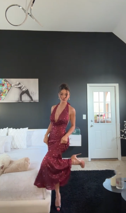 Elegant Burgundy Halter V Neck Sequin Mermaid Long Party Dress Evening Dress