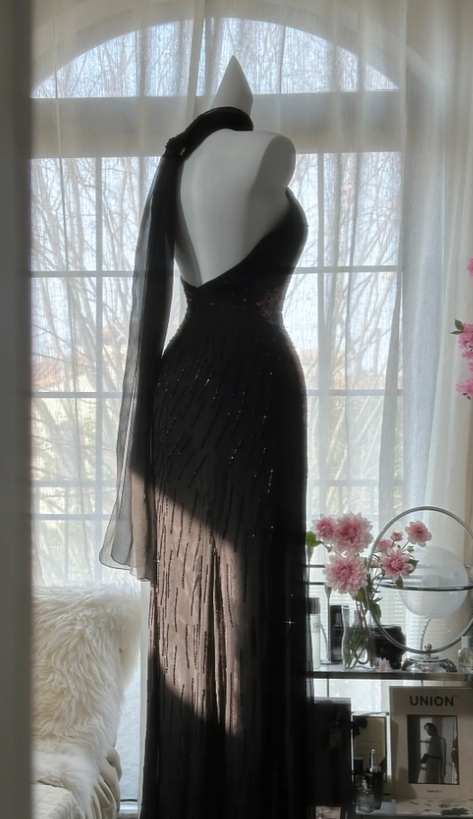 Charming Halter V Neck Black Chiffon Sequin Beaded Mermaid Long Evening Dress Formal Birthday Party Dress